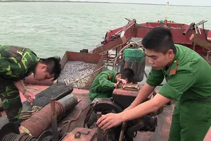 Cát tặc phủ mền, xóa biển số trốn biên phòng trong đêm