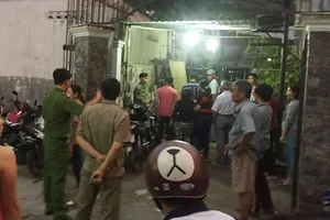 Người vợ hoảng hồn thấy chồng treo cổ sau bếp