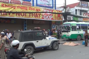 Xe máy tông chết người đàn ông bốc vác ở Bình Chánh