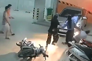 Bảo vệ chung cư đánh ông lão nhập viện từng có tiền án ma túy 