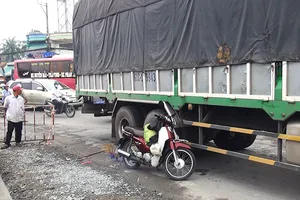 Thương tâm: Mẹ đi cùng con bị xe tải cán tử vong