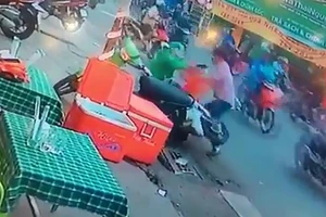 Grabike bị đánh vì không vượt đèn đỏ theo lời thượng đế