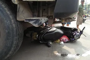 Hai vợ chồng bị xe ben cuốn tử vong ở Bình Chánh