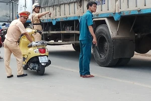 Cô gái trẻ chết thảm dưới bánh xe ben ở quận 12