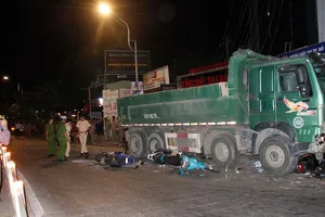 Vụ xe ben cuốn nhiều xe máy: Tài xế khai lạc tay lái 
