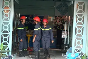 Cháy lớn hàng chục người tháo chạy khỏi phòng khám răng