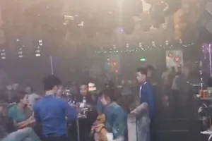 Quận 7: Gần 50 nam nữ phê ma túy trong quán bar