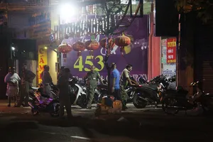 Đánh nhau trong phòng trà ở Gò Vấp, 1 người chết