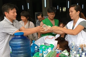 Gần 2 tỉ đồng ủng hộ nạn nhân vụ cháy Carina Plaza