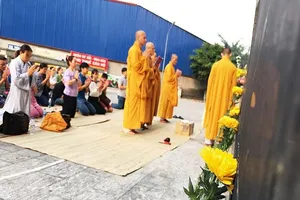 Khoảng lặng trong lễ cầu siêu cho 13 cư dân Carina 