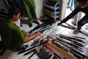 Cảnh sát bắt trùm chuyên cung cấp hàng nóng ở Sài Gòn