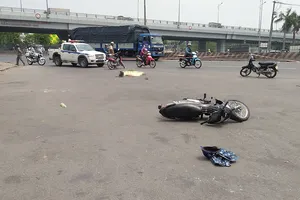 Xe tải rẽ phải, cán người phụ nữ 66 tuổi ở Bình Tân