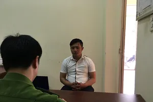 Bị đâm chết vì vuốt má cô gái trong quán cà phê