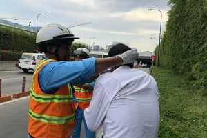 Thoát chết khi văng sang làn ô tô ở hầm Thủ Thiêm