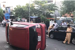  Tài xế 17 tuổi lái ô tô gây tai nạn ở Bình Thạnh