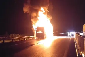 Xe khách Phương Trang cháy trên cao tốc TP.HCM - Trung Lương