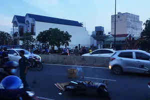 Va chạm xe máy, cô gái trẻ tử vong dưới bánh xe biển xanh
