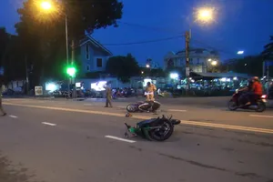 Tông xe máy ở Bình Tân, 2 cháu bé nhập viện