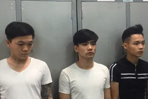 Mời bia người nước ngoài rồi đi theo cướp tài sản ở quận 2