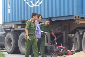 Va chạm xe container thanh niên 19 tuổi chết thảm ở Bình Chánh
