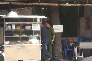 Nồi cơm đổ trong lúc xô xát, 1 cô gái bị bỏng