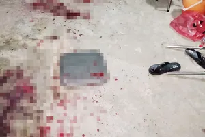 4 thanh niên truy sát người ngay dãy trọ ở quận 12