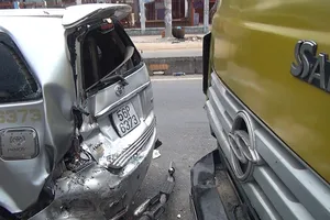 Xe bồn nghi mất thắng gây tai nạn liên hoàn trên quốc lộ