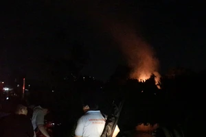 Dập tắt đám cháy giải cứu cụ già neo đơn ở Bình Thạnh 