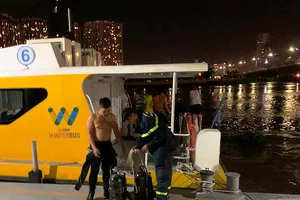 Thanh niên bỏ lại xe máy, nhảy cầu Sài Gòn mất tích trong đêm