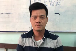 Bắt người cha dẫn con đi ăn trộm khắp nơi ở TP.HCM