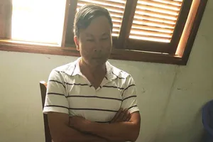 Mua kim cương bằng thẻ visa nhặt được trong phòng vệ sinh