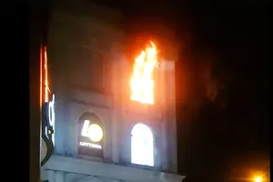 Cháy ở Diamond Plaza quận 1, nhiều người hoảng loạn tháo chạy 