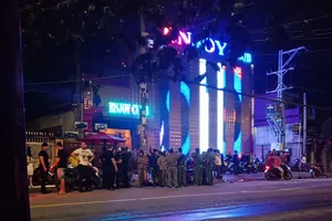 Giang hồ hỗn chiến ở quán bar vùng ven, nhiều người bị thương