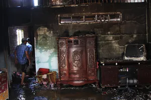 Chủ vừa rời đi, nhà bùng cháy dữ dội ở Thủ Đức