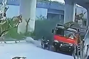 Người đàn ông ngã vào bánh xe ben rồi tử nạn thương tâm 