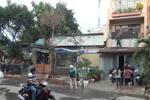 Quán nước đang sửa chữa bốc cháy, nhiều người hoảng loạn