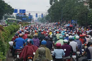 Đường kẹt cứng, đi từ An Sương đến Cộng Hòa mất hàng chục phút