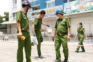 Cư dân Carina hoảng loạn vì kẹt trong thang máy