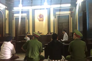 Đề nghị truy tố người đánh kiểm sát viên ở tòa Bình Chánh