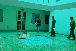 Nhiều người trong chung cư Bình Thạnh khóc vì nhầm người thân