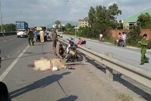 Tông vào đuôi xe ba gác chở thanh nhôm, thanh niên tử vong