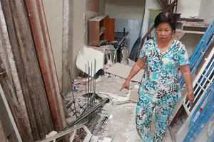 Thanh niên rơi từ tầng 2, bị sắt đâm xuyên người 