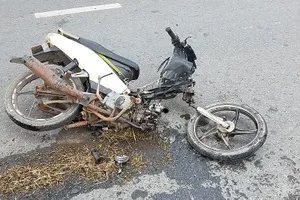 Xe máy chạy ngược chiều tốc độ cao và cái kết