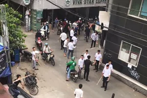 Nhiều người áo bỏ vào quần hỗn chiến ở Bình Thạnh