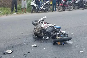 Xe máy tông xe tải, 2 vợ chồng trẻ tử vong thương tâm
