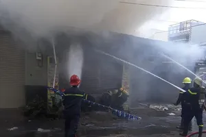 Cháy cửa hàng điện tử đóng cửa, cụ ông mắc kẹt tử vong