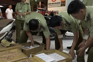 Bắt lô iPhone, iPad nhập lậu hơn 4 tỉ đồng ở quận 10