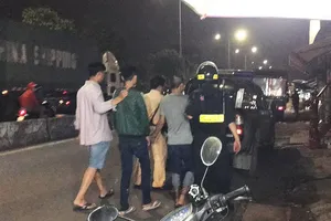 Tổ tuần tra 363 tóm 2 kẻ trộm xe máy trong đêm ở Hóc Môn