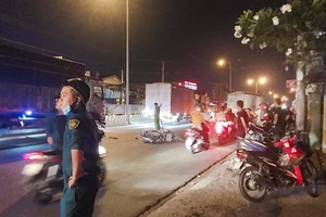 Ô tô tải cuốn thanh niên đi xe máy vào gầm ở Thủ Đức