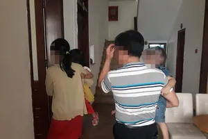 Kiến nghị khởi tố khẩn cấp ông già nghi xâm hại bé 3 tuổi